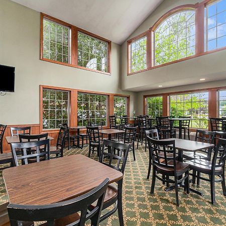 Howard Johnson By Wyndham Traverse City Exterior photo