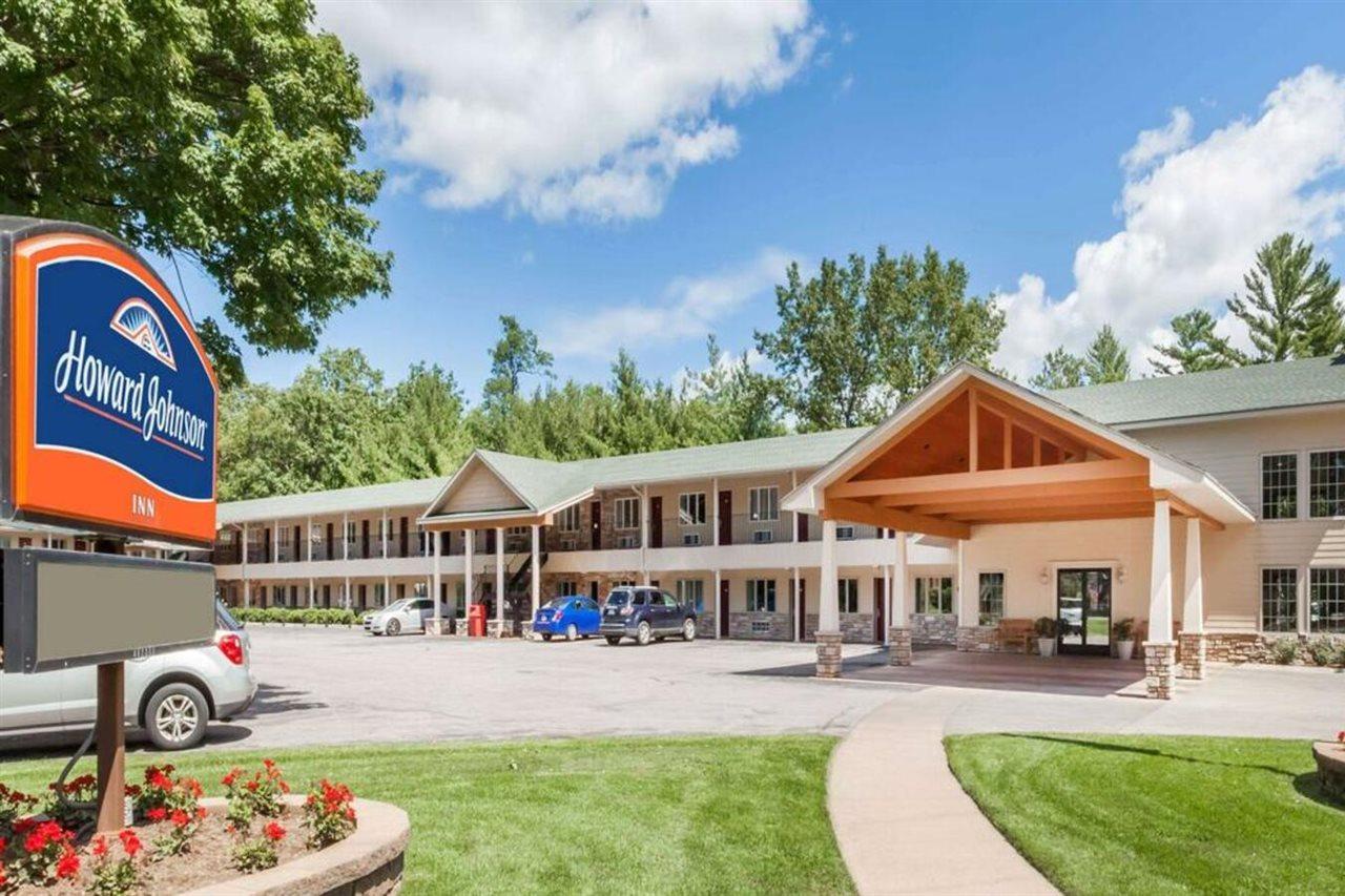 Howard Johnson By Wyndham Traverse City Exterior photo