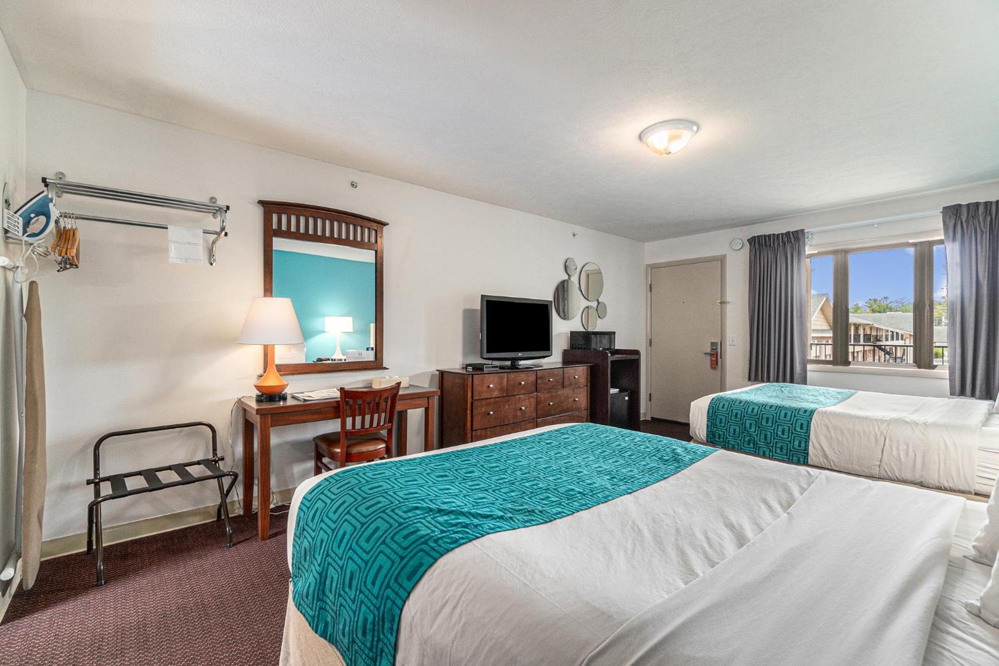 Howard Johnson By Wyndham Traverse City Exterior photo