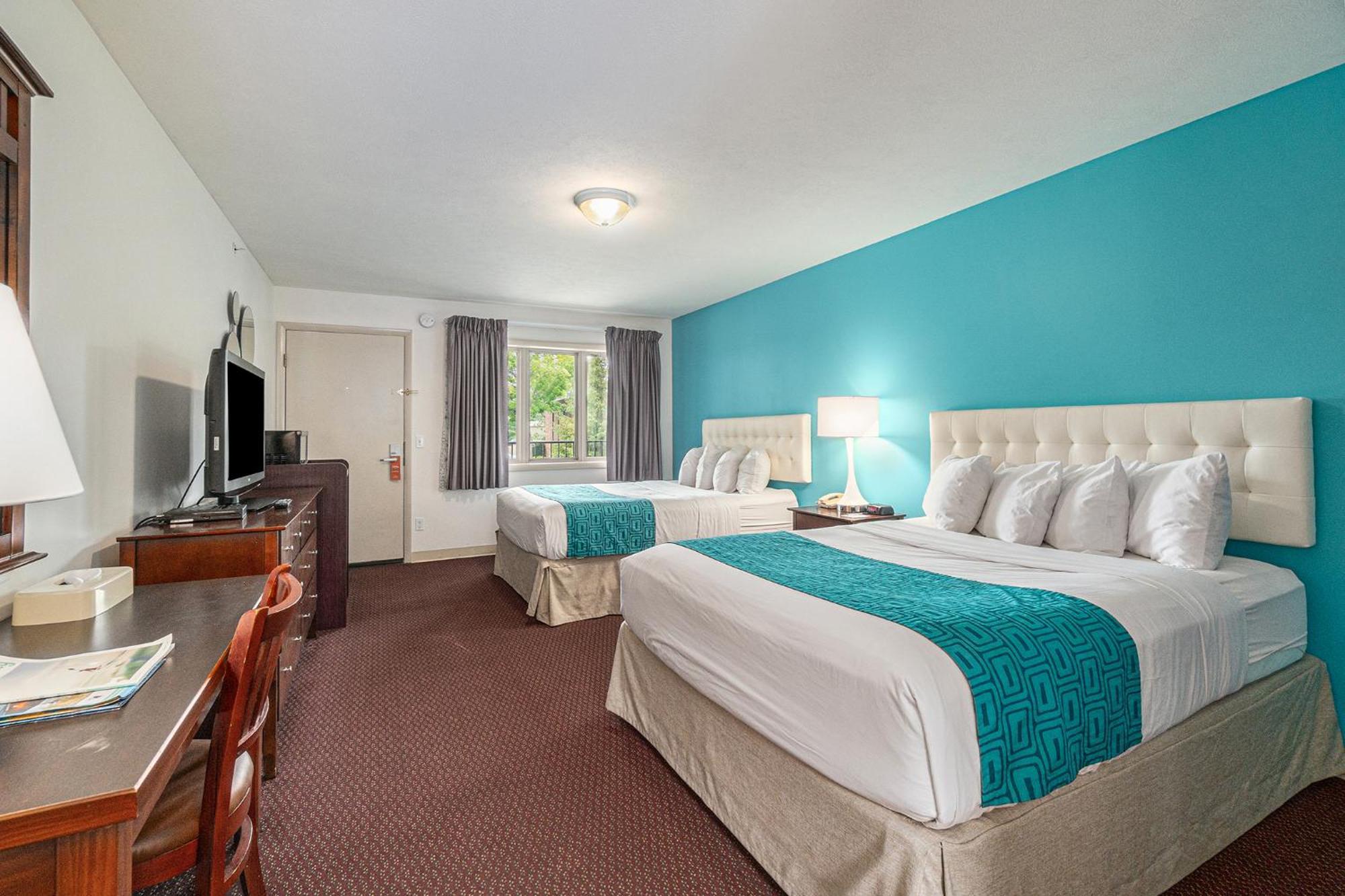 Howard Johnson By Wyndham Traverse City Exterior photo