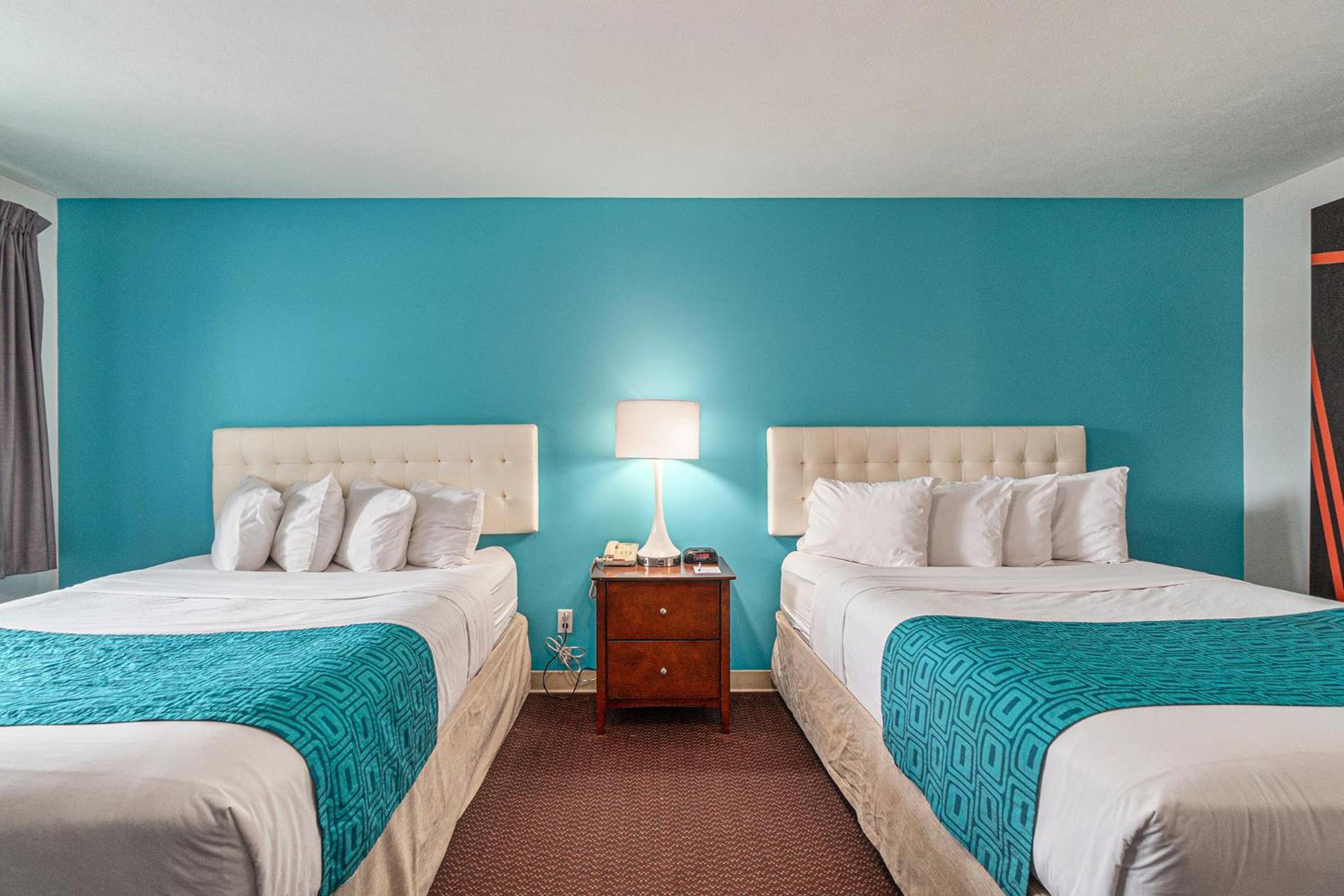 Howard Johnson By Wyndham Traverse City Exterior photo