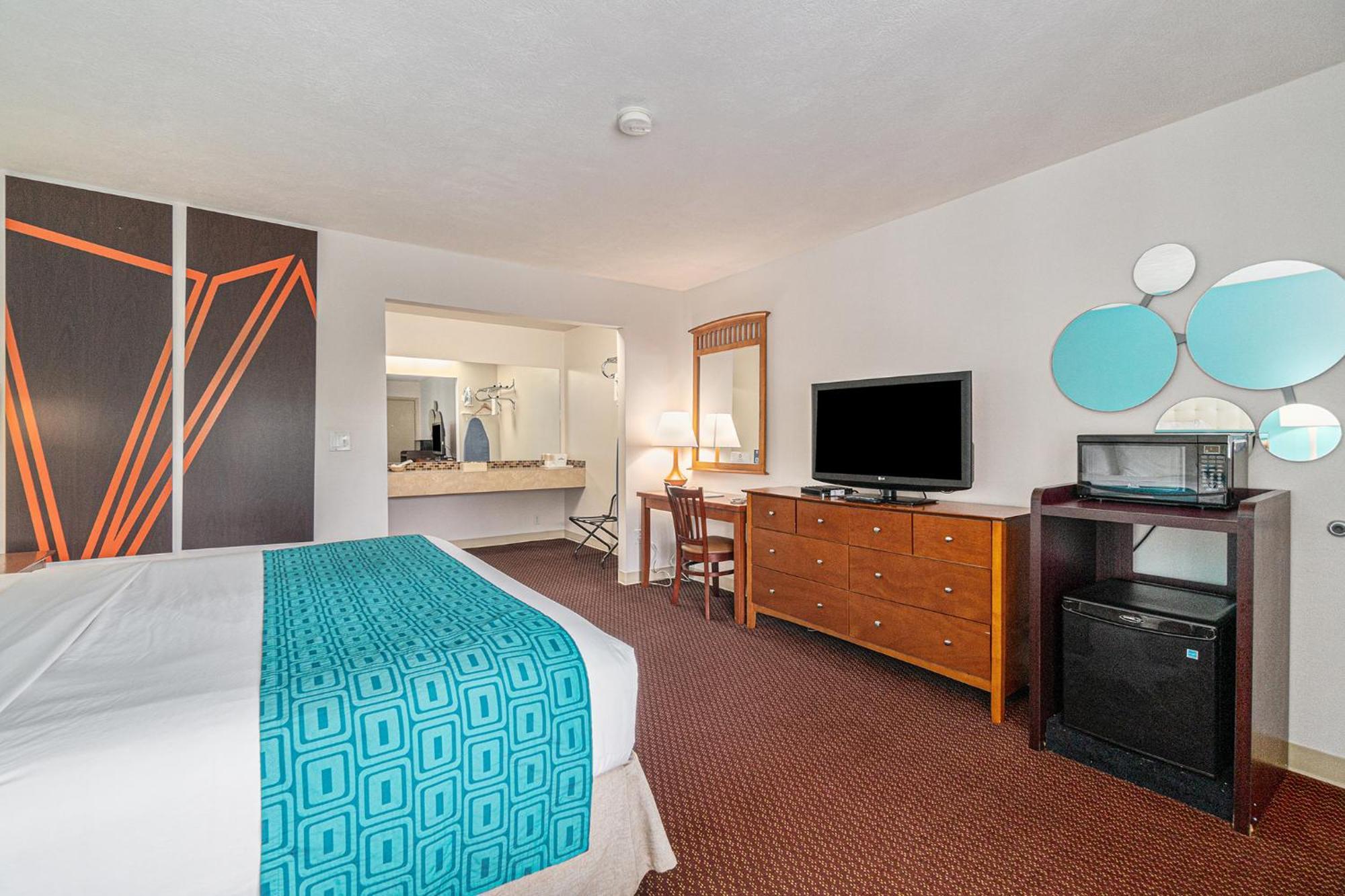 Howard Johnson By Wyndham Traverse City Exterior photo