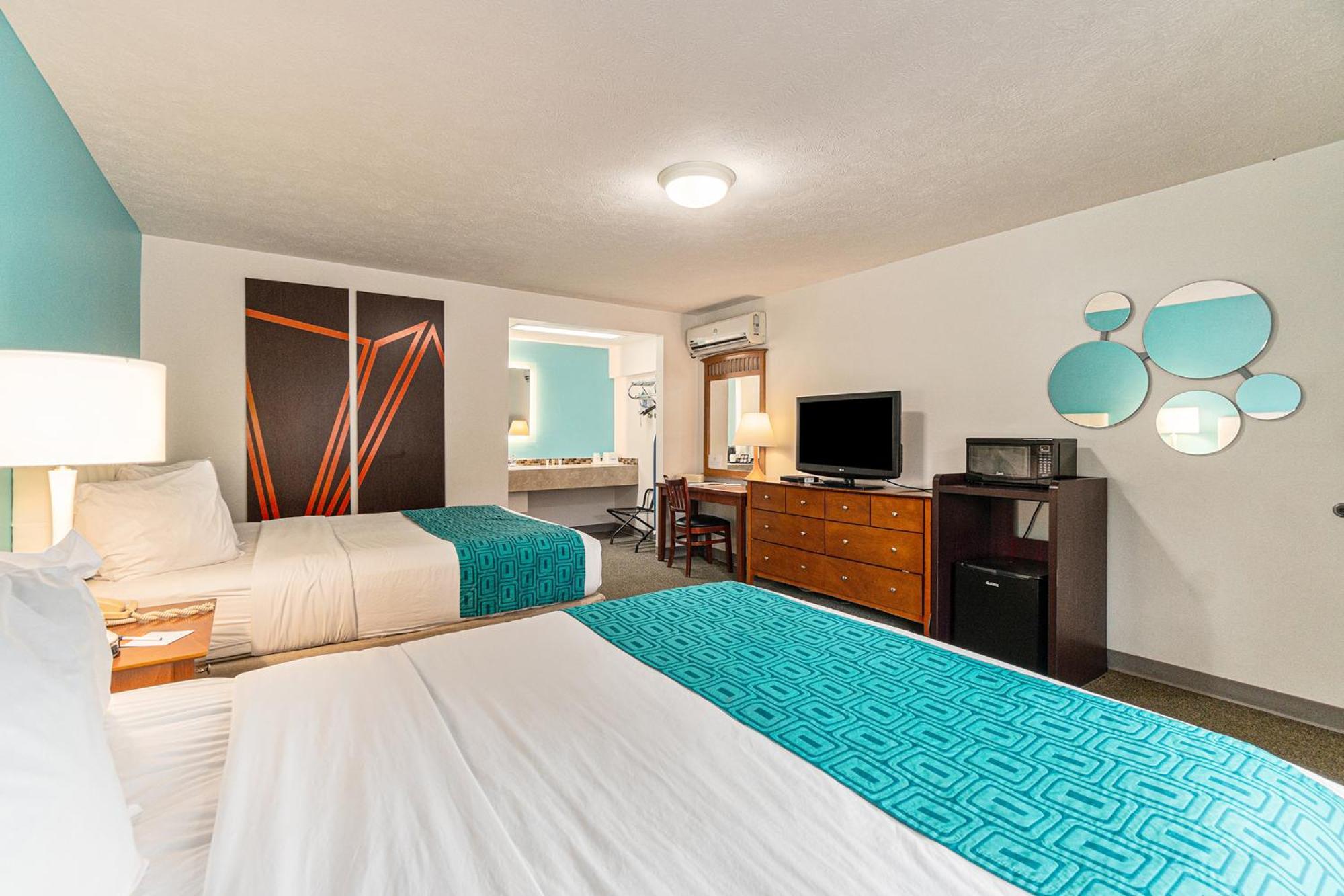Howard Johnson By Wyndham Traverse City Exterior photo