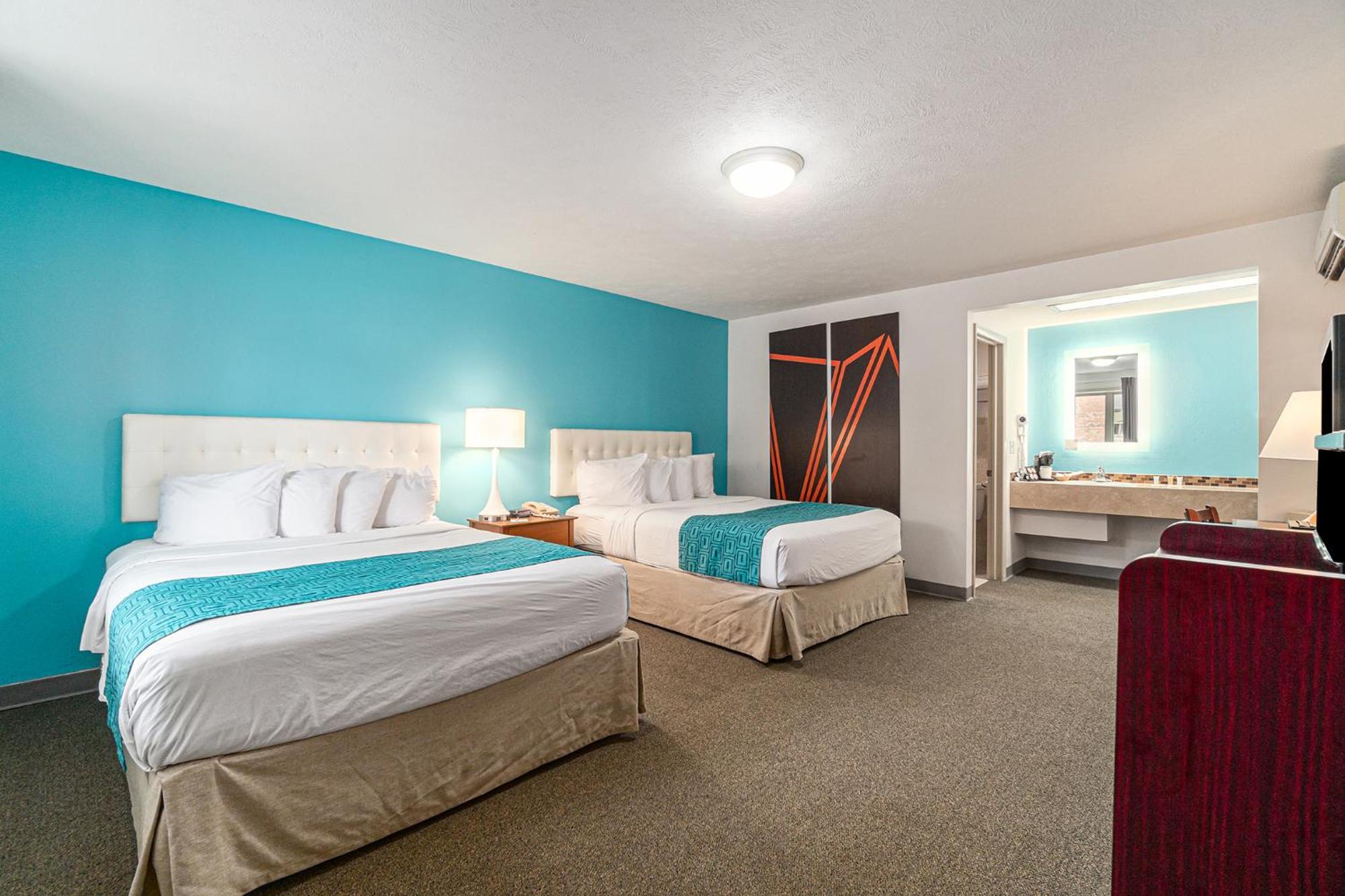 Howard Johnson By Wyndham Traverse City Exterior photo