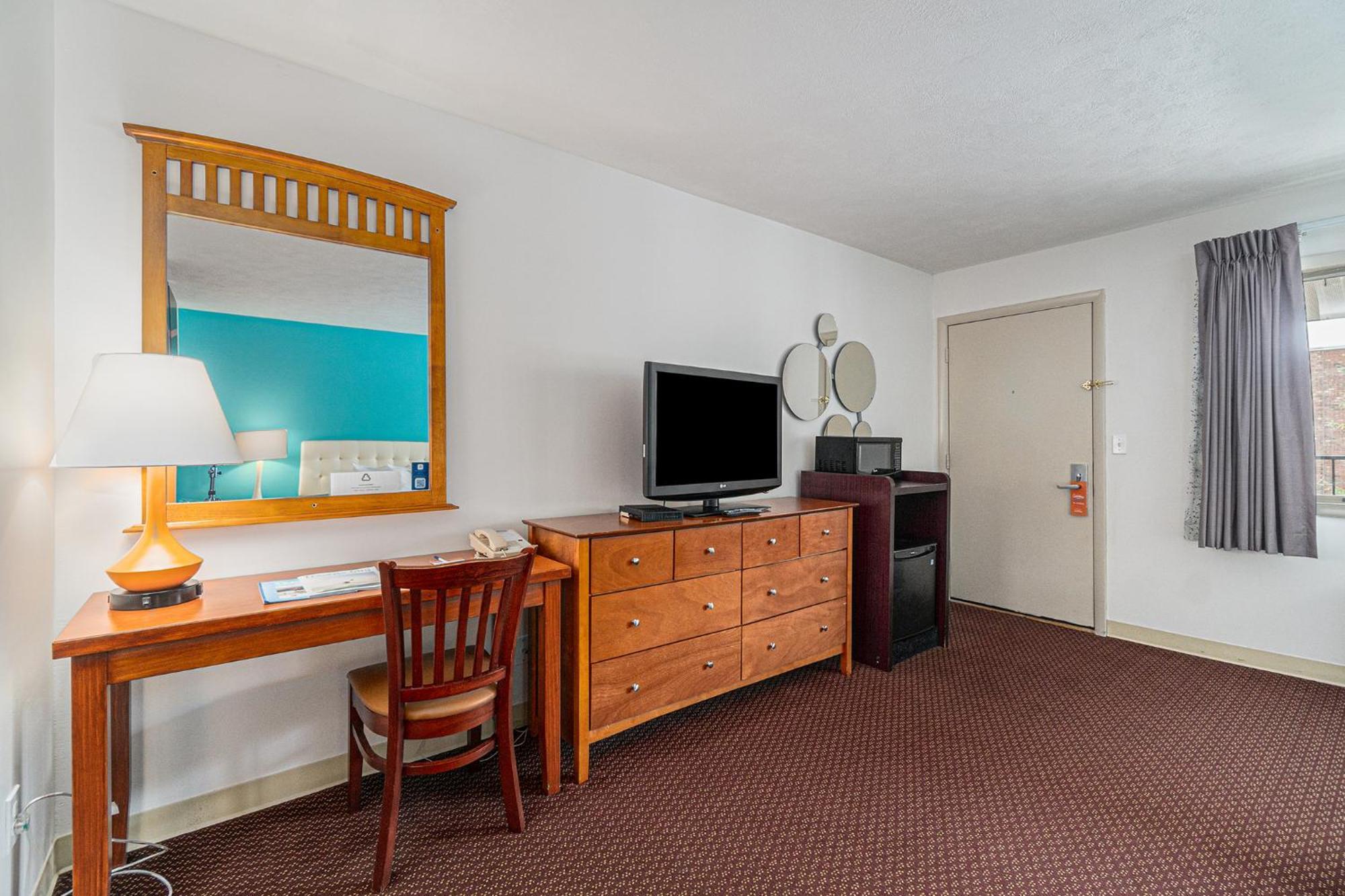 Howard Johnson By Wyndham Traverse City Exterior photo